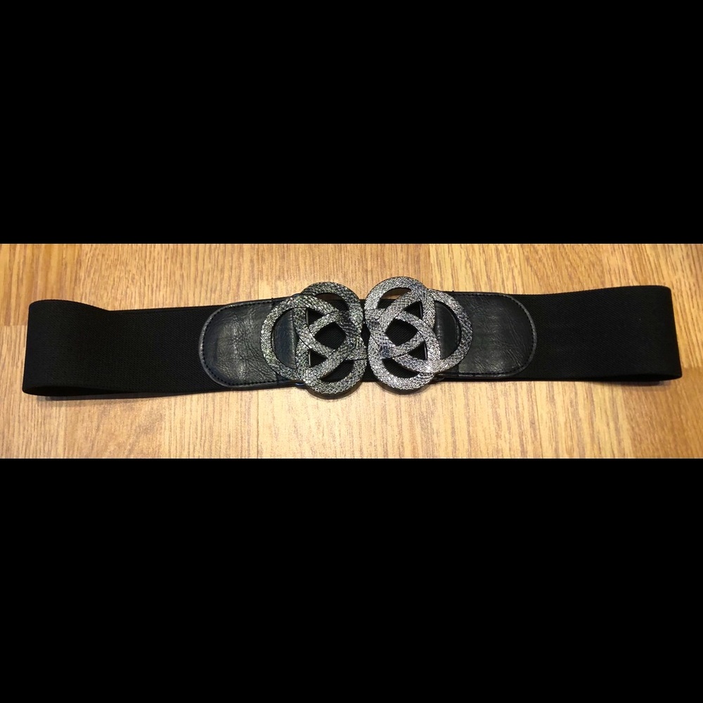Elastic belt
